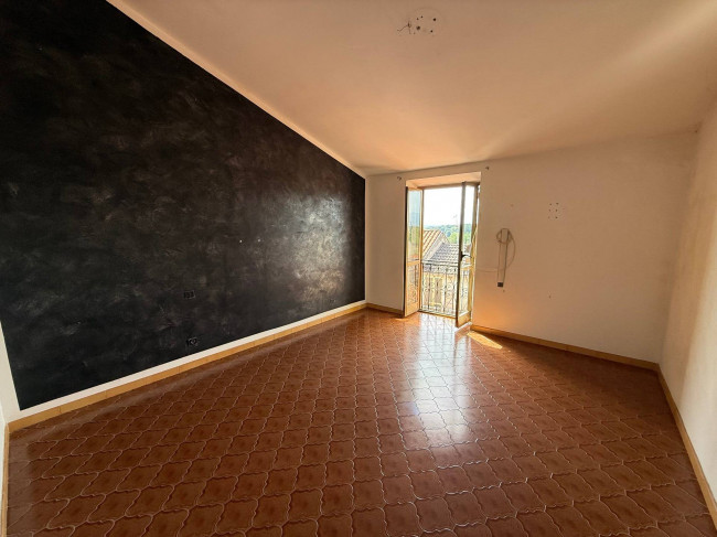 whole building for sale in Colfelice