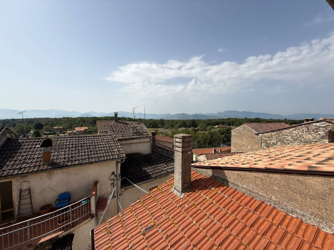 whole building for sale in Colfelice