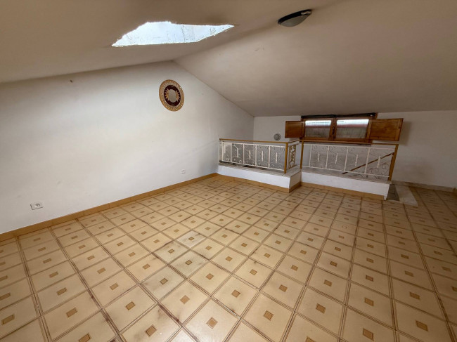 whole building for sale in Colfelice