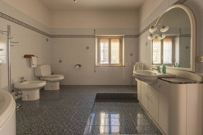 touristic for sale in Atina