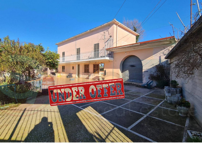 Casale di campagna in vendita a Cervaro