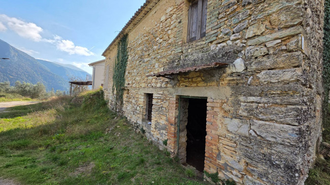 Casale di campagna in vendita a Santopadre