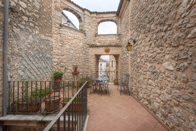 Abitazioni tipiche storiche in vendita a San Donato Val di Comino