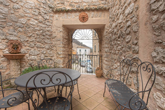 Abitazioni tipiche storiche in vendita a San Donato Val di Comino