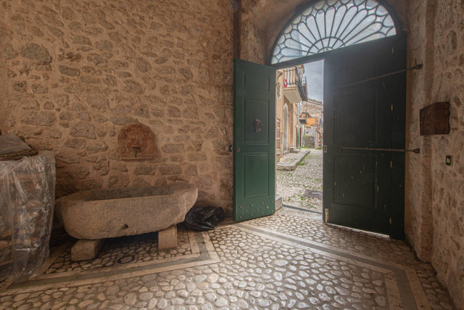 Abitazioni tipiche storiche in vendita a San Donato Val di Comino