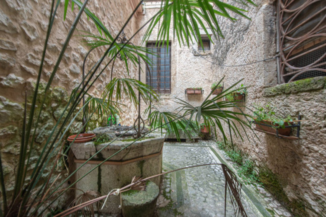 Abitazioni tipiche storiche in vendita a San Donato Val di Comino