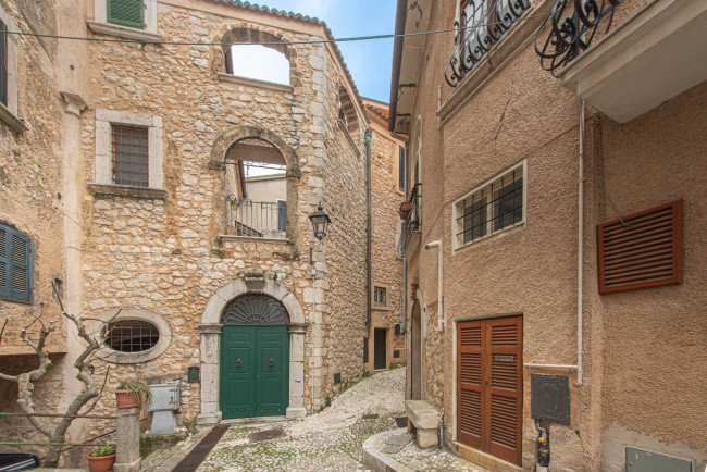 Abitazioni tipiche storiche in vendita a San Donato Val di Comino