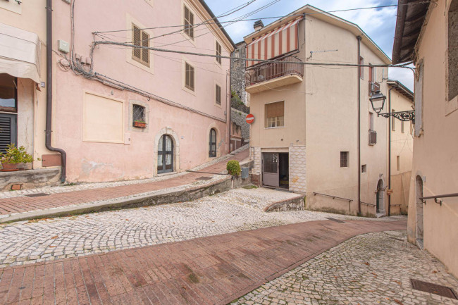 soluzione semiindipendente in vendita a Rocca d'Arce