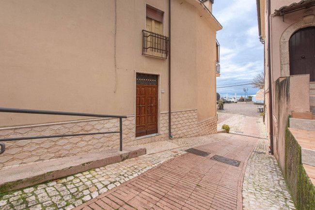 soluzione semiindipendente in vendita a Rocca d'Arce