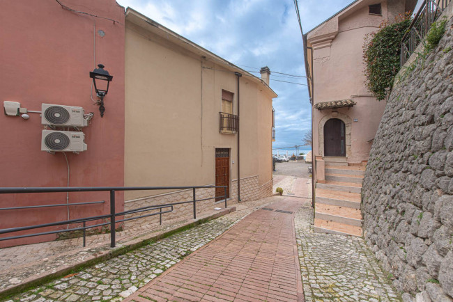 soluzione semiindipendente in vendita a Rocca d'Arce