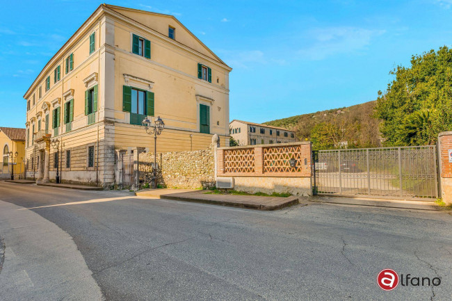 Palazzo storico in vendita a Isola del Liri