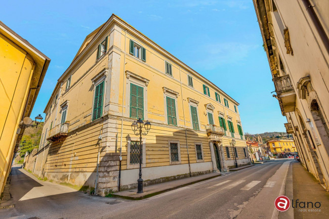 Palazzo storico in vendita a Isola del Liri