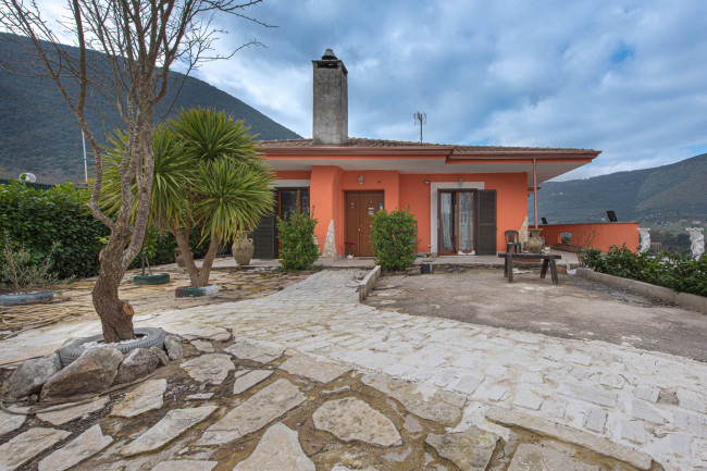 Villa for sale in Giuliano di Roma