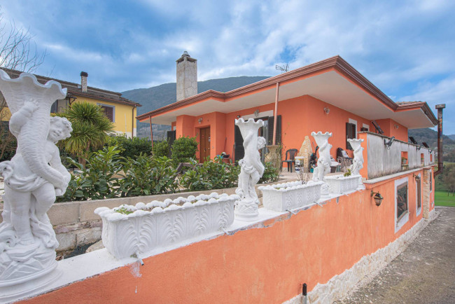 Villa for sale in Giuliano di Roma