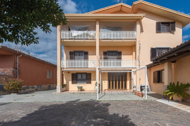 manor house for sale in Arce