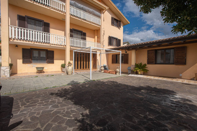 manor house for sale in Arce