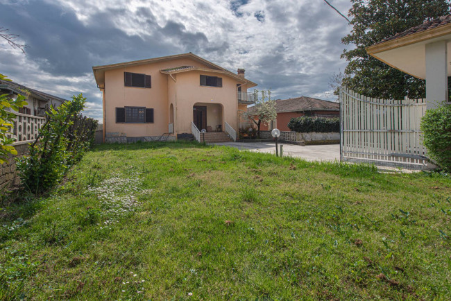 manor house for sale in Arce