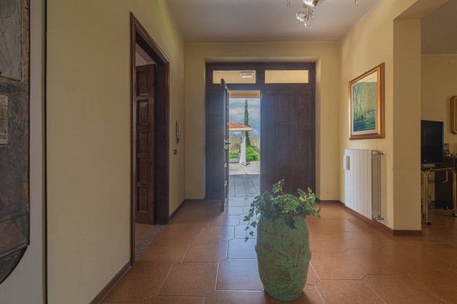 manor house for sale in Arce