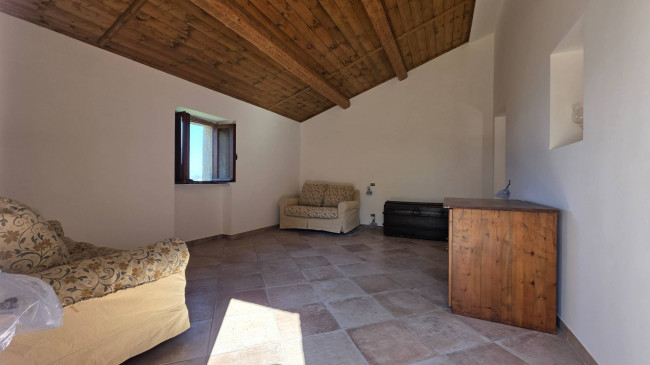 farmhouse for sale in Santopadre