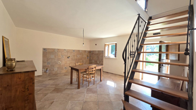 farmhouse for sale in Santopadre