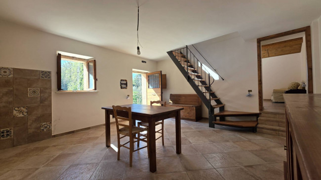 farmhouse for sale in Santopadre