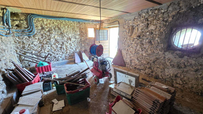 farmhouse for sale in Santopadre