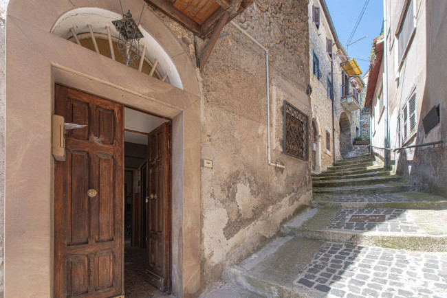 House in Monte San Giovanni Campano - view 1