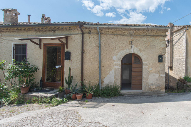 House in Arpino - Image 4