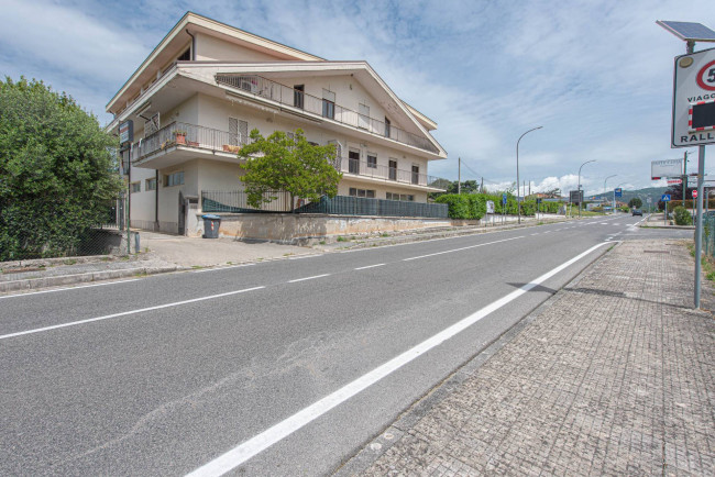 Locale commerciale in vendita a Arce
