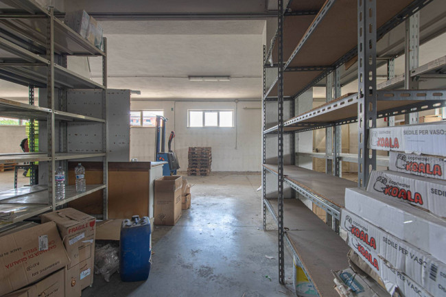 Locale commerciale in vendita a Arce