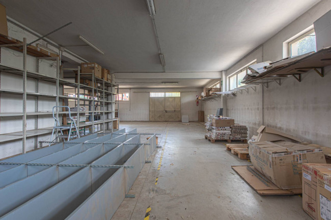 Locale commerciale in vendita a Arce