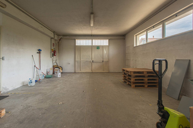 Locale commerciale in vendita a Arce
