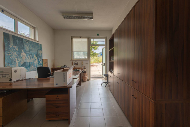 Locale commerciale in vendita a Arce
