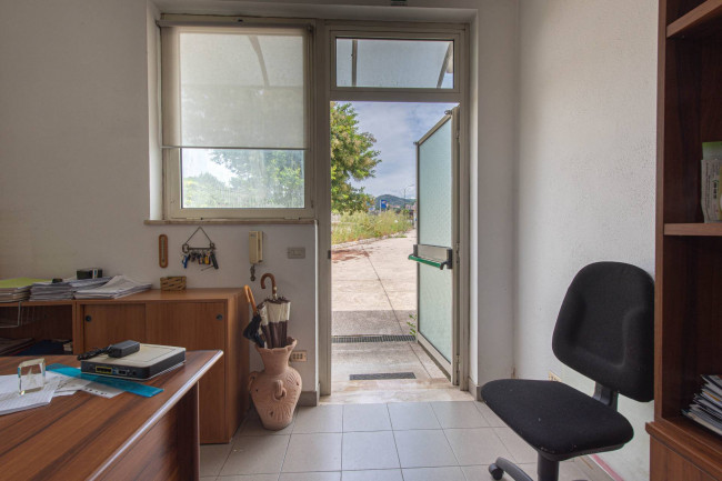 Locale commerciale in vendita a Arce