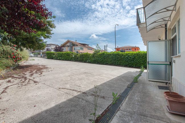 Locale commerciale in vendita a Arce