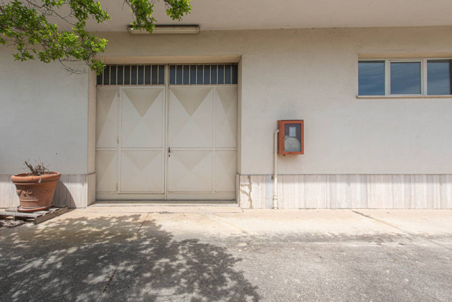 Locale commerciale in vendita a Arce