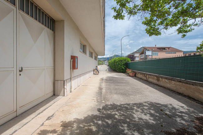Locale commerciale in vendita a Arce