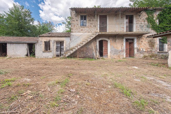 farmhouse for sale in Roccasecca