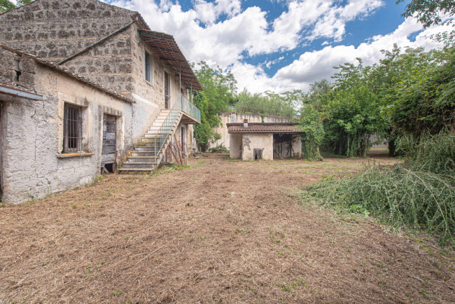 farmhouse for sale in Roccasecca