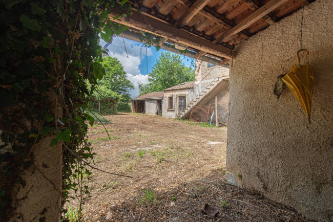 farmhouse for sale in Roccasecca