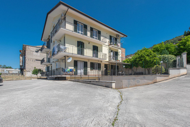 Apartment in Arce - view 1