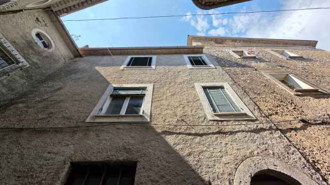 House in Arce - Image 2