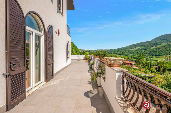 Villa bifamiliare in vendita a Isernia