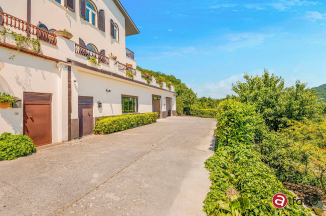 Villa bifamiliare in vendita a Isernia
