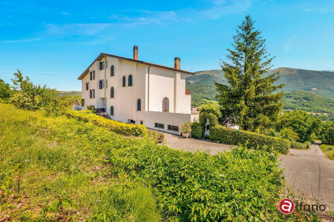 Villa bifamiliare in vendita a Isernia
