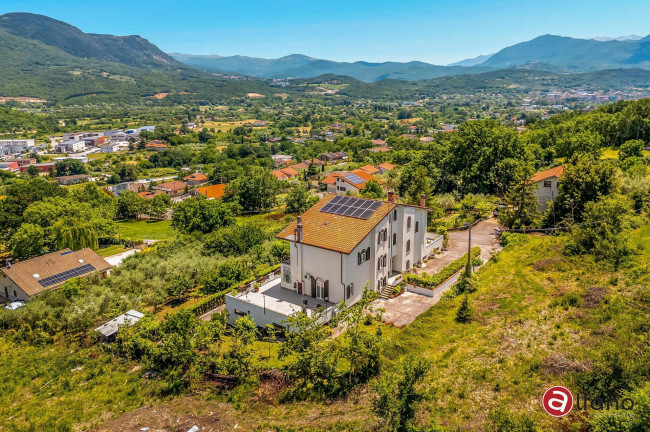 Villa bifamiliare in vendita a Isernia