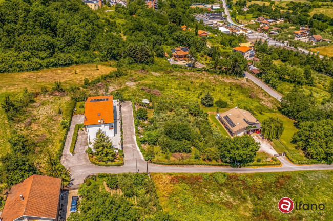 Villa bifamiliare in vendita a Isernia