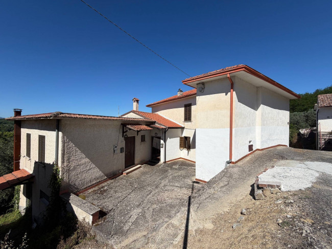 House in Rocca d'Arce - Image 5