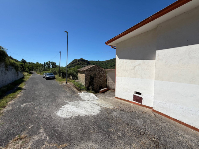 House in Rocca d'Arce - Image 4