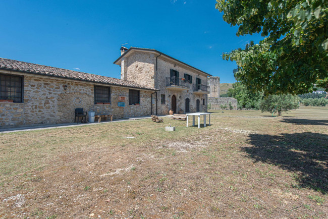 House in Arce - Image 4